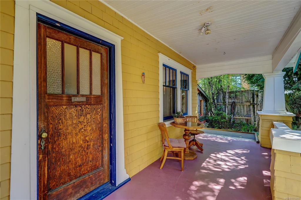 Fourth View of 660 Third St, Nanaimo, BC, V9R 1W8