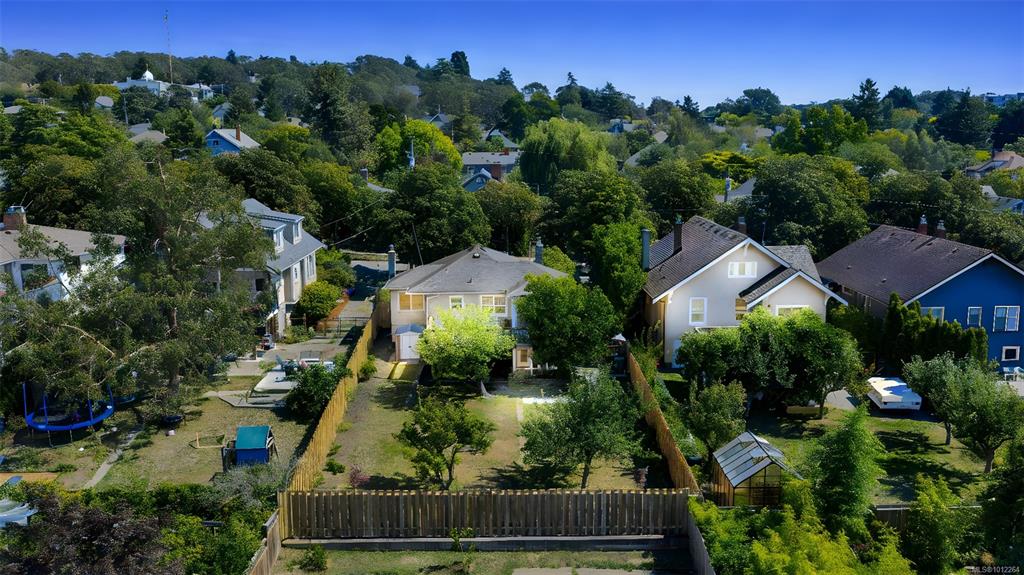 Fourth View of 2824 Graham St, Victoria, BC, V8T 3Z4