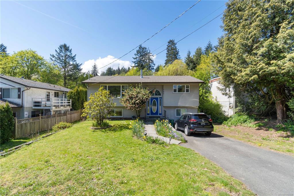Second View of 707 Howard Ave, Nanaimo, BC, V9R 3S9