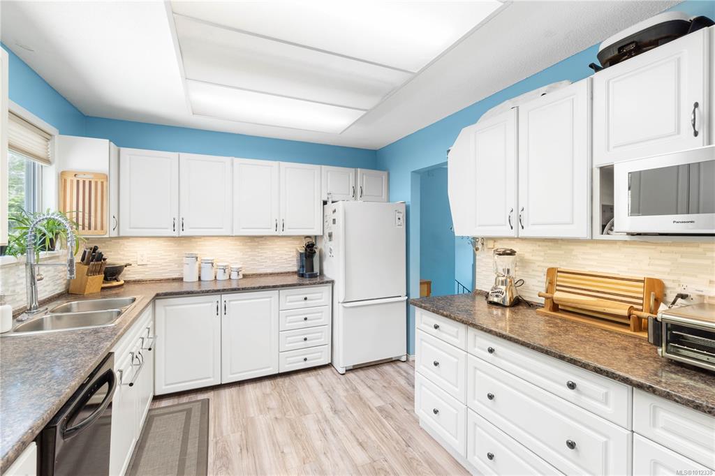 Third View of 707 Howard Ave, Nanaimo, BC, V9R 3S9