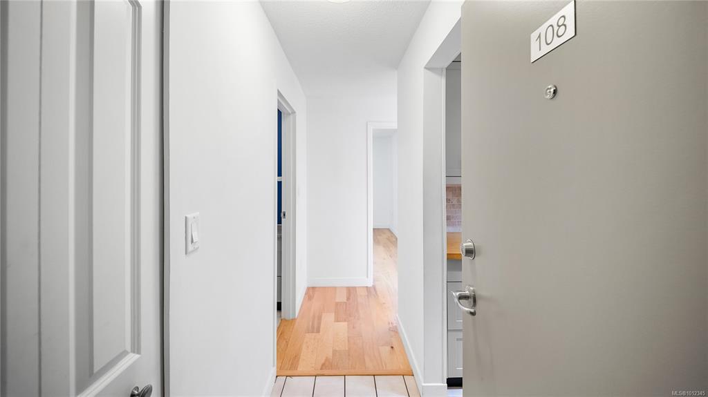 Fifth View of 103 Gorge Rd E, Treelane Estates, Victoria, BC, V9Z 6Z2