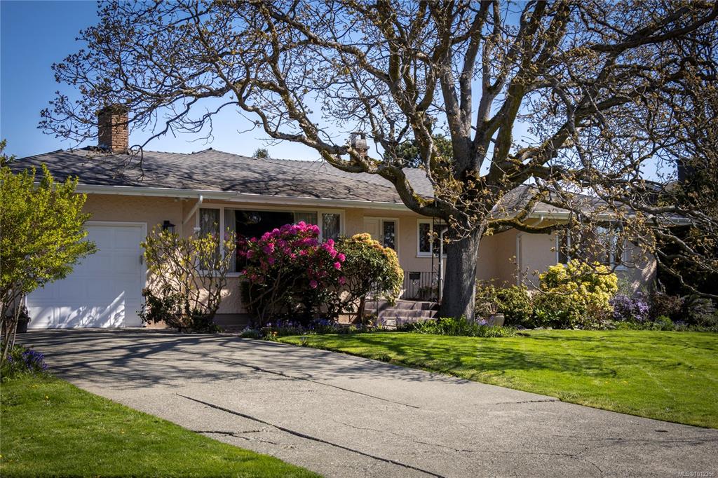 Third View of 2650 Dorset Rd, Oak Bay, BC, V8R 3N1