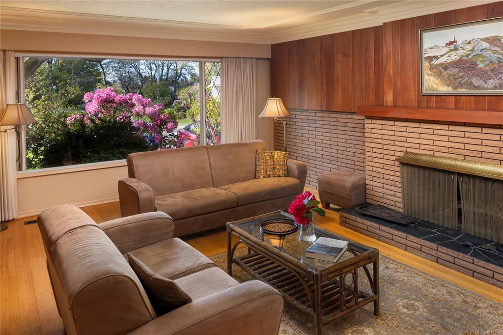 Fifth View of 2650 Dorset Rd, Oak Bay, BC, V8R 3N1
