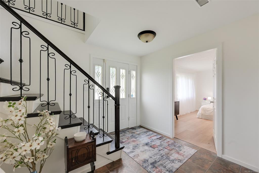 Third View of 2874 Pickford Rd, Colwood, BC, V9B 4N2