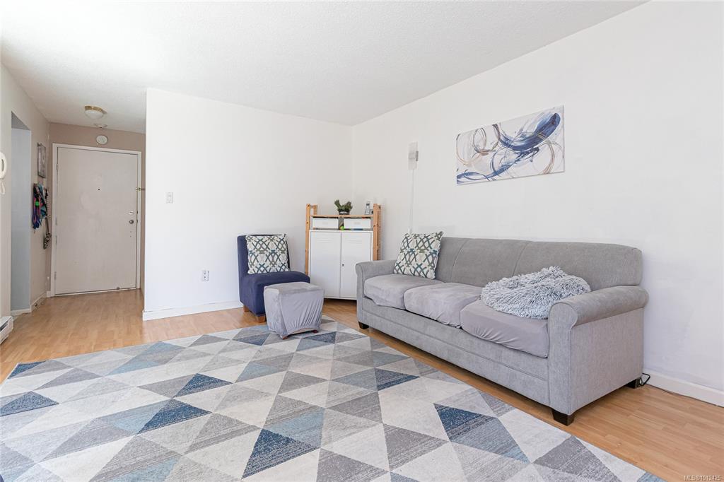Fourth View of 1366 Hillside Ave, Victoria, BC, V8T 2B5