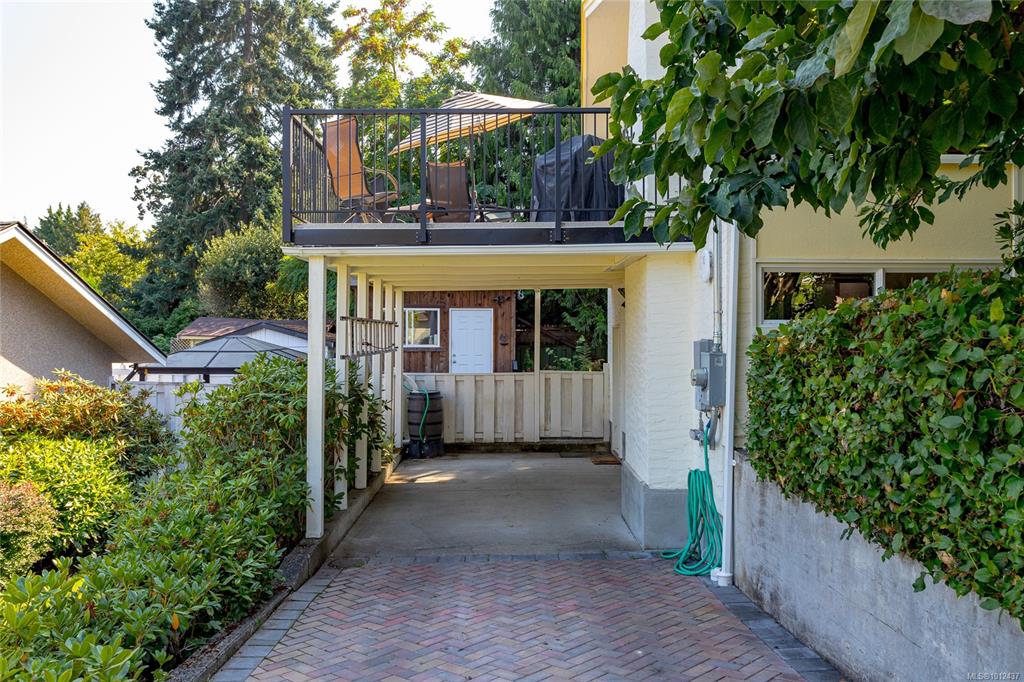 Fifth View of 1555 Jasper Pl, Saanich, BC, V8P 1N9
