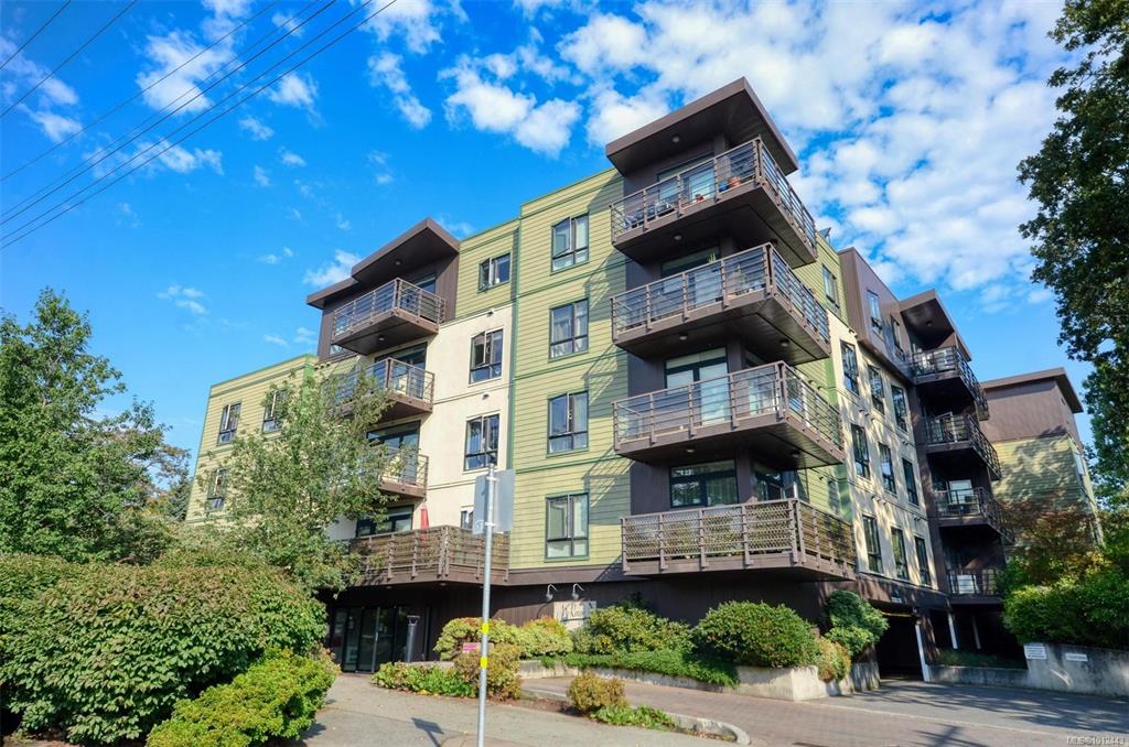 Second View of 982 Mckenzie Ave, Saanich, BC, V8X 3G7