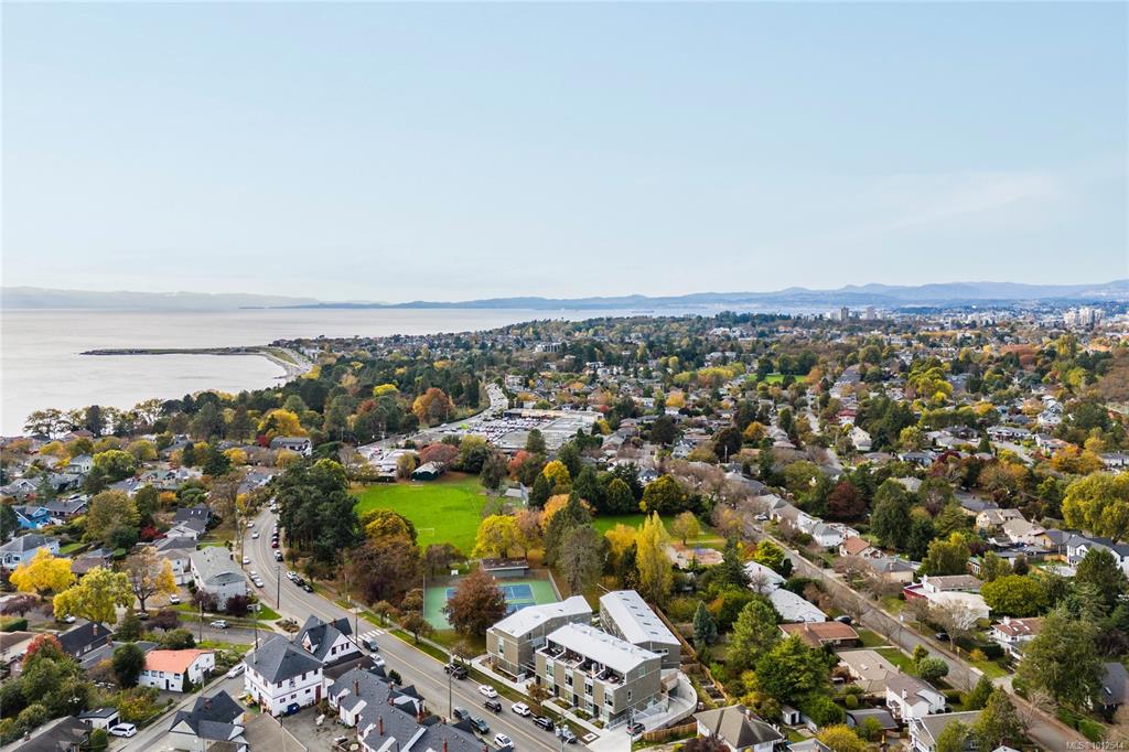 Fifth View of 1720 Fairfield Rd, Rhodo, Victoria, BC, V8S 1G3