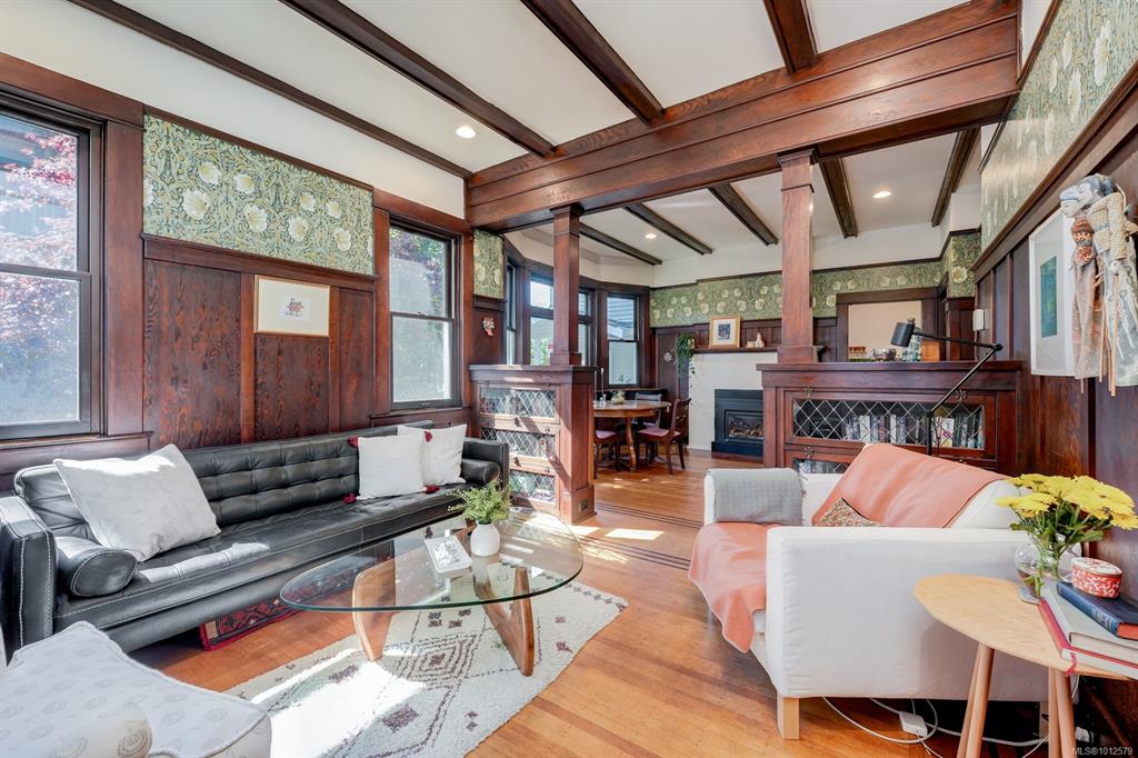 Third View of 460 A Chester Ave, Victoria, BC, V8V 4C1