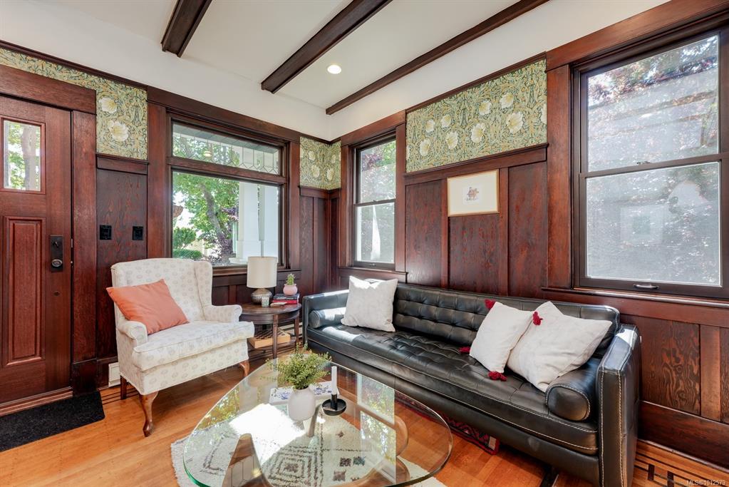 Fifth View of 460 A Chester Ave, Victoria, BC, V8V 4C1