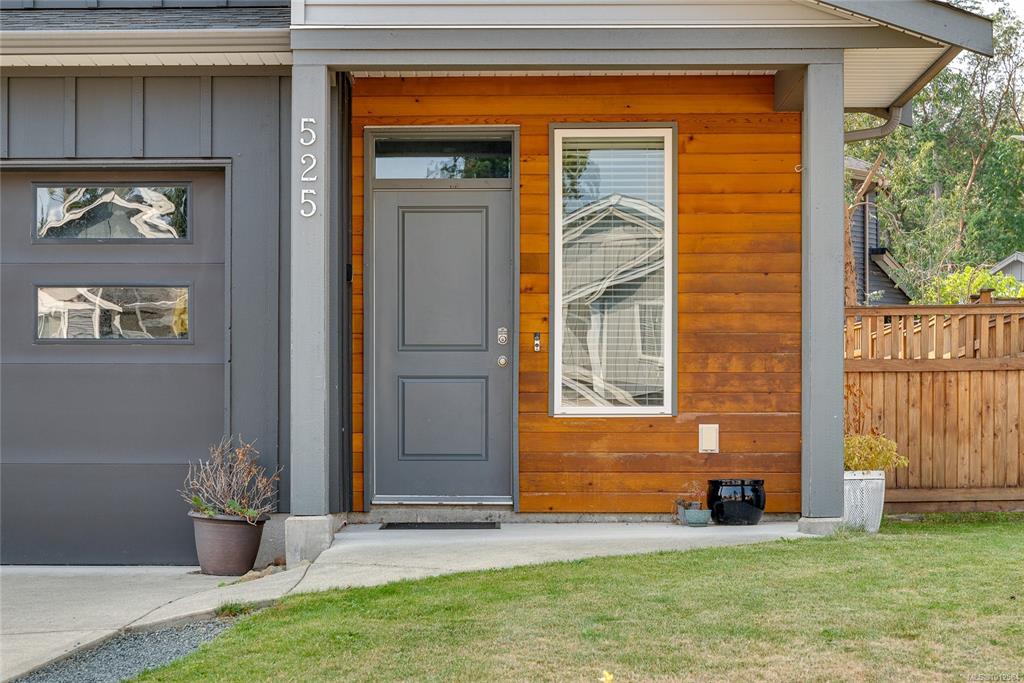 Third View of 525 Steeves Rd, Nanaimo, BC, V9R 0H8