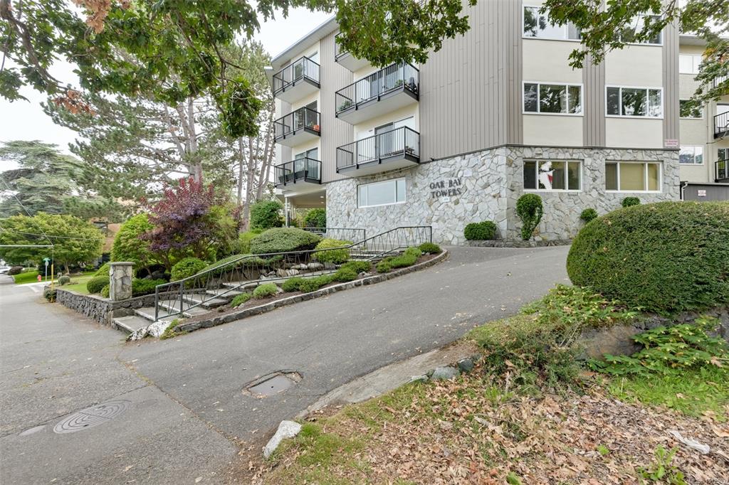 Third View of 1400 Newport Ave, Oak Bay, BC, V8R 1C8