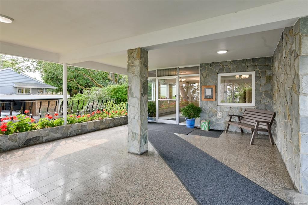 Fourth View of 1400 Newport Ave, Oak Bay, BC, V8R 1C8