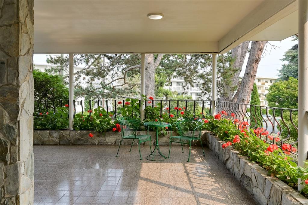Fifth View of 1400 Newport Ave, Oak Bay, BC, V8R 1C8