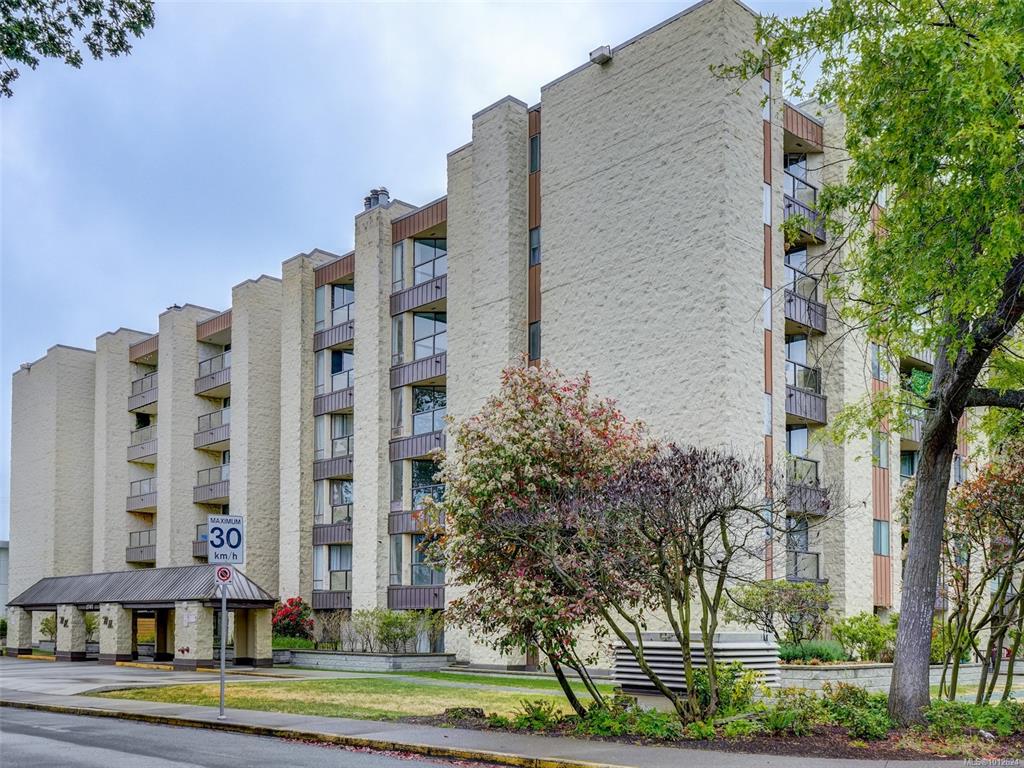 1745 Leighton Rd, 1012624, BC,