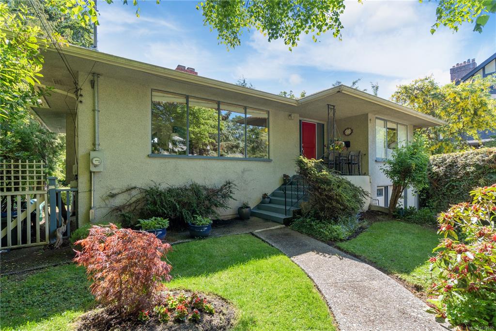 747 Falkland Rd, 1012632, BC,