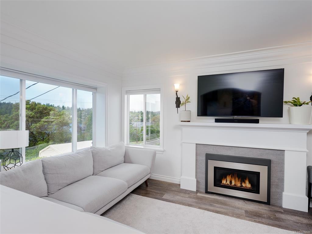 Fifth View of 354 Gorge Rd W, Saanich, BC, V9A 1M8