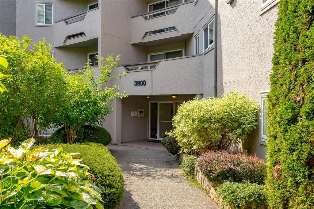 Fifth View of 3800 Quadra St, Uptown Rise, Saanich, BC, V8X 1H8