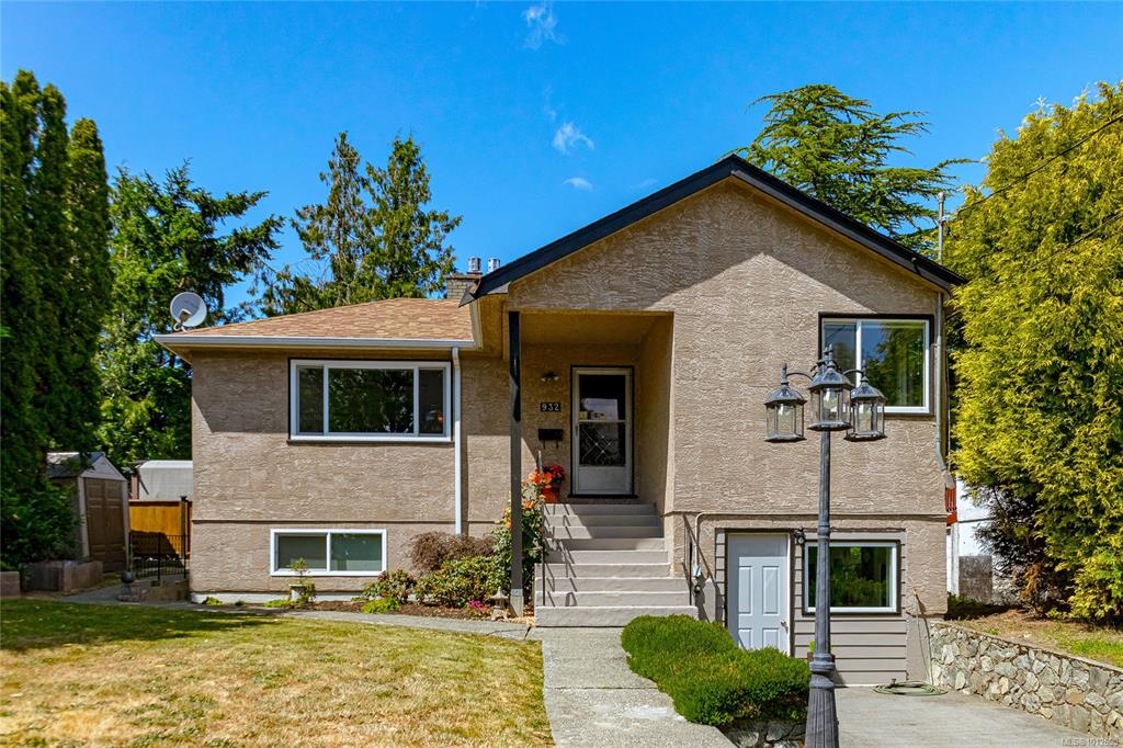 Third View of 932 Tattersall Dr, Saanich, BC, V8X 2W9