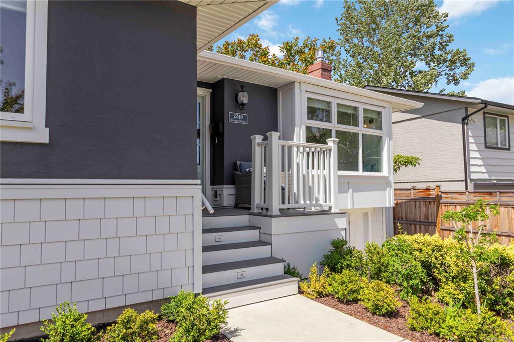 Fifth View of 2240 Kinross Ave, Oak Bay, BC, V8R 2N5