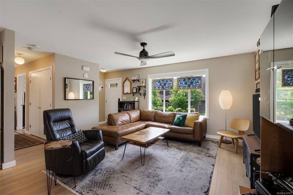 Second View of 1680 Ryan St, Oaklands Walk, Victoria, BC, V8R 2X5