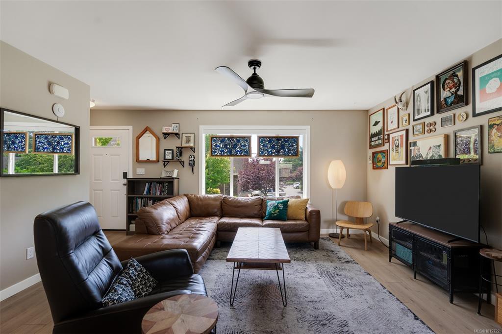 Third View of 1680 Ryan St, Oaklands Walk, Victoria, BC, V8R 2X5
