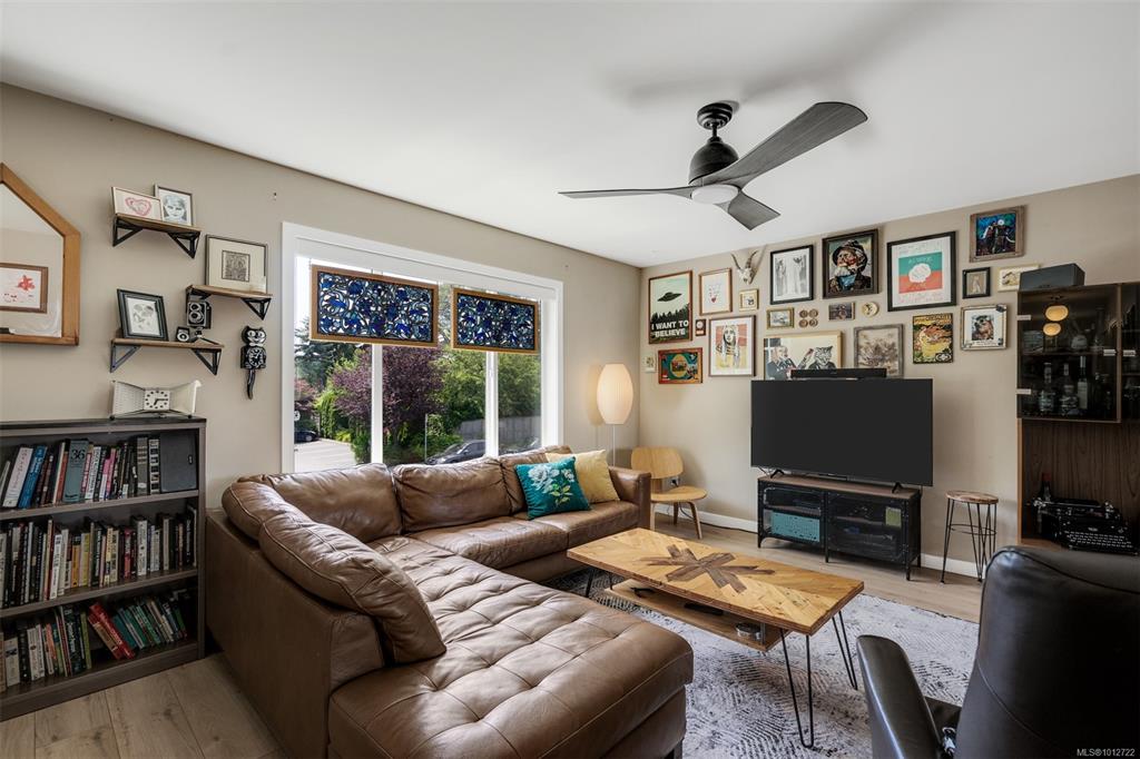 Fourth View of 1680 Ryan St, Oaklands Walk, Victoria, BC, V8R 2X5