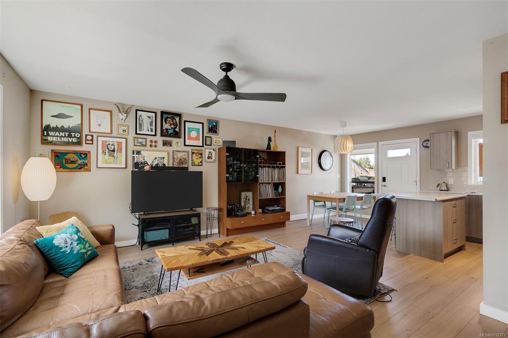 Fifth View of 1680 Ryan St, Oaklands Walk, Victoria, BC, V8R 2X5