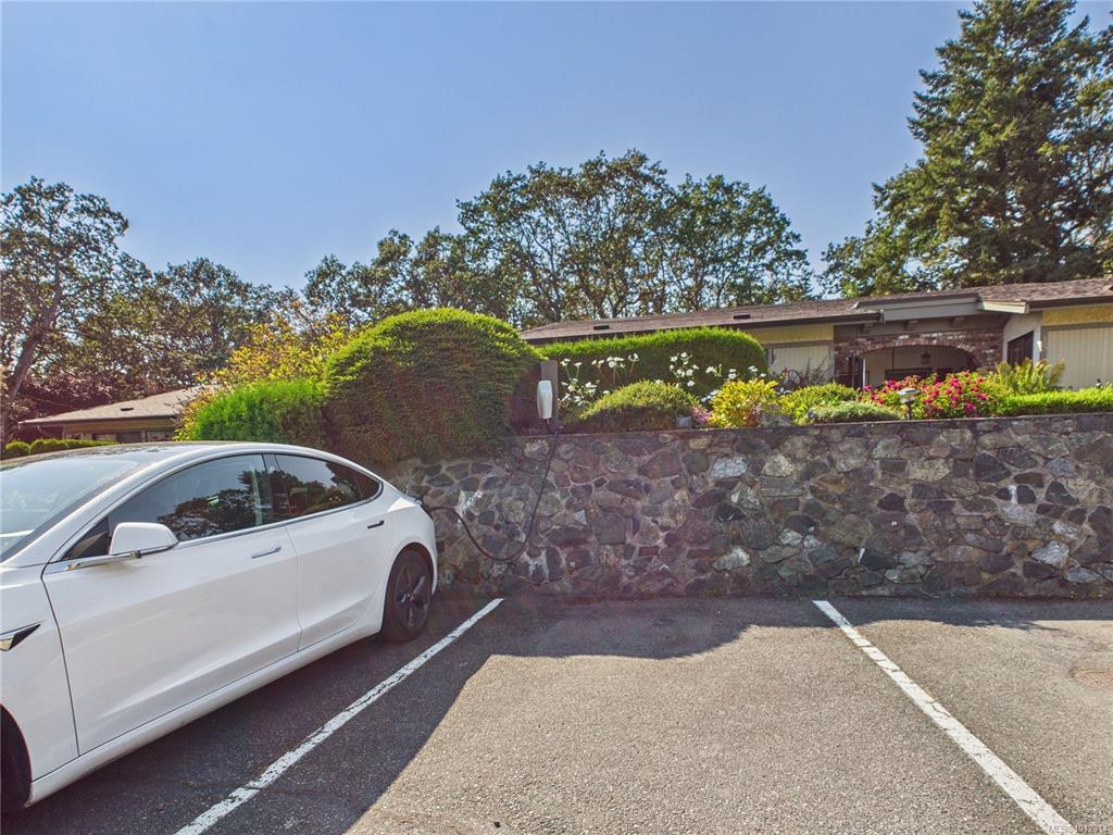 Fourth View of 3968 Cedar Hill Rd, Grand Oaks, Saanich, BC, V8N 3B8