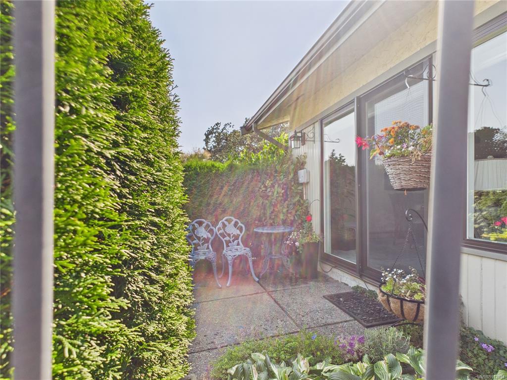 Fifth View of 3968 Cedar Hill Rd, Grand Oaks, Saanich, BC, V8N 3B8