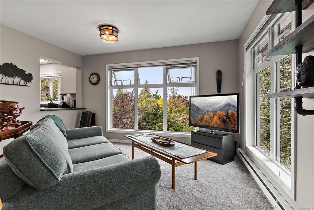 Third View of 3230 Glasgow Ave, Saanich, BC, V8X 1M2
