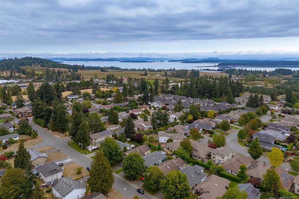 Third View of 8007 Simpson Rd, Central Saanich, BC, V8M 2H3