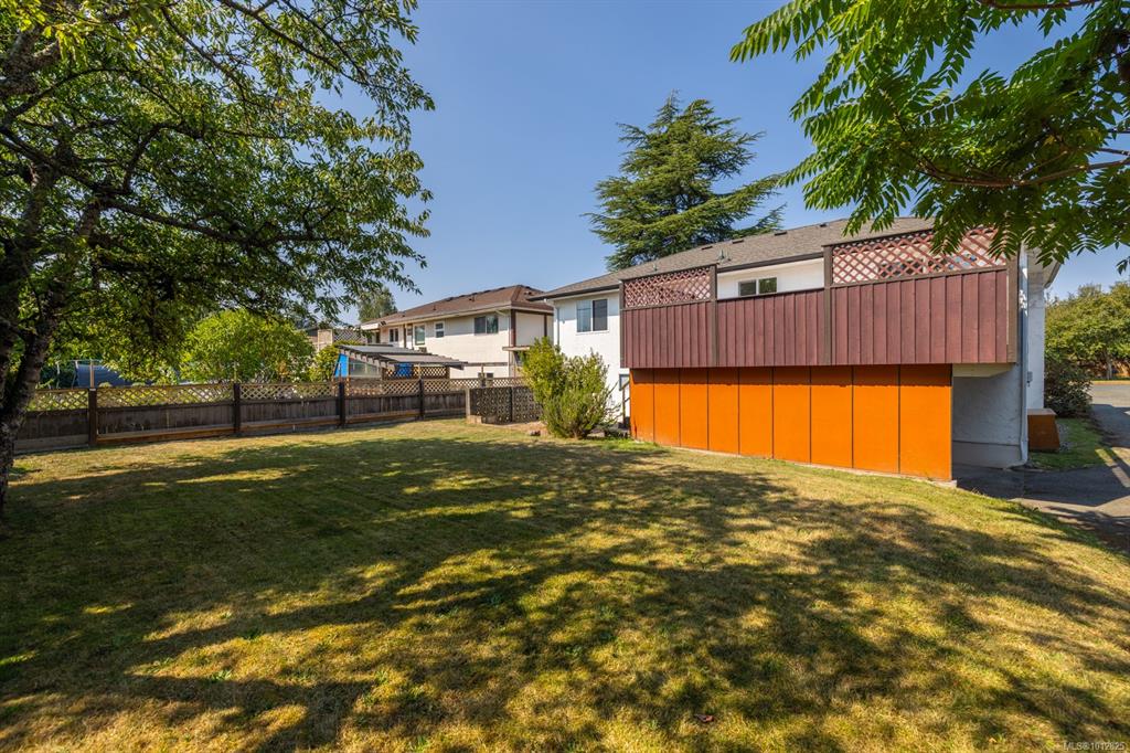 Third View of 1665 Blair Ave, Saanich, BC, V8N 1M6
