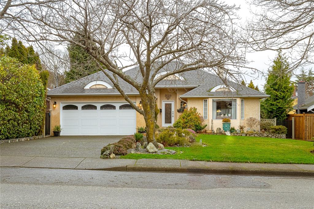 Second View of 2735 Cadboro Bay Rd, Oak Bay, BC, V8R 5J6