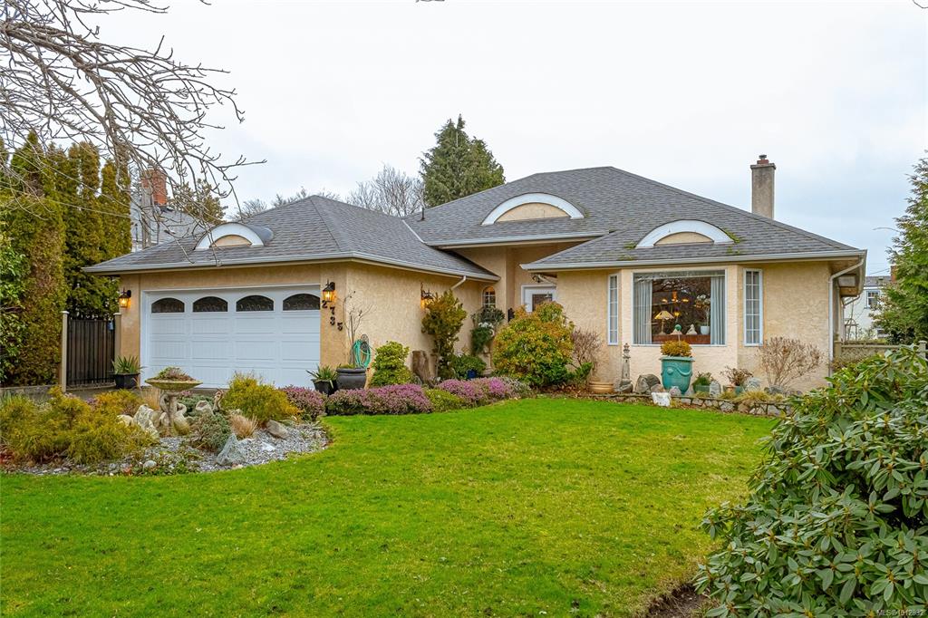 Third View of 2735 Cadboro Bay Rd, Oak Bay, BC, V8R 5J6