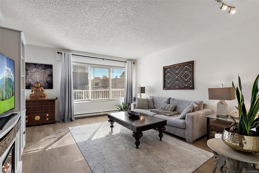 Second View of 642 Admirals Rd, Esquimalt, BC, V9A 2N7