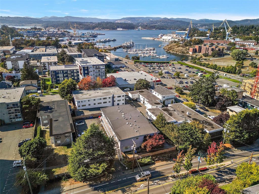 Fifth View of 642 Admirals Rd, Esquimalt, BC, V9A 2N7