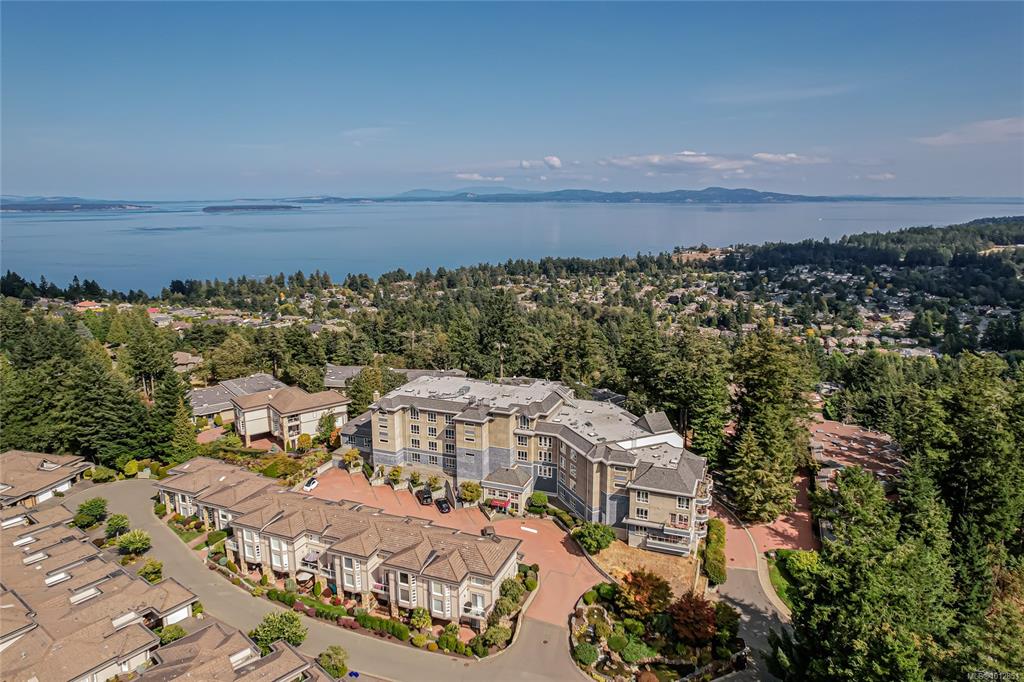 Third View of 940 Boulderwood Rise, Boulderwood Rise, Saanich, BC, V8Y 3H5