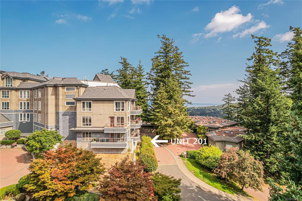 Fourth View of 940 Boulderwood Rise, Boulderwood Rise, Saanich, BC, V8Y 3H5
