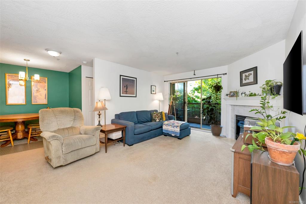 Second View of 3363 Glasgow Ave, Saanich, BC, V8X 1M5