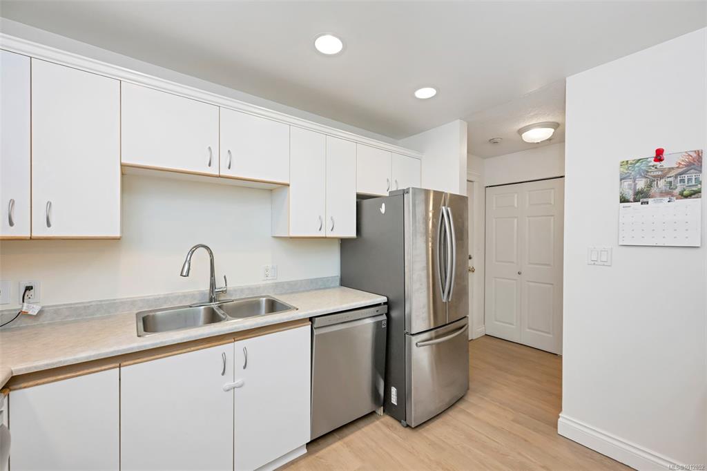 Fifth View of 3363 Glasgow Ave, Saanich, BC, V8X 1M5