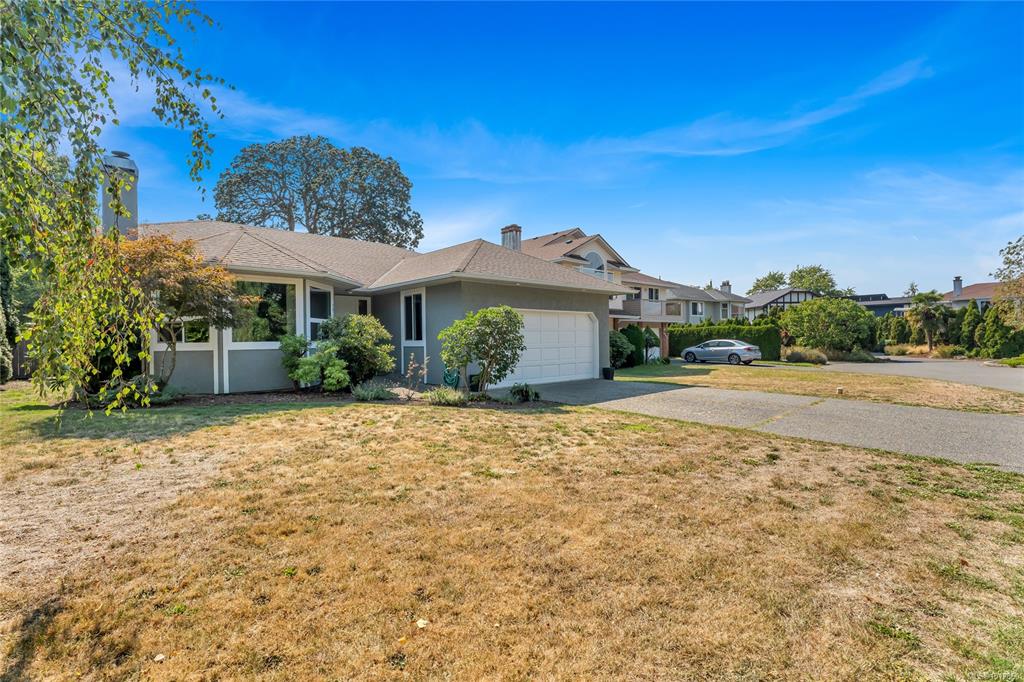 Second View of 1717 Applewood Pl, Saanich, BC, V8N 3N6