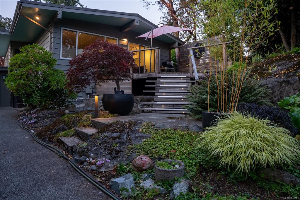 Second View of 1376 Craigflower Rd, Esquimalt, BC, V9A 2Y7
