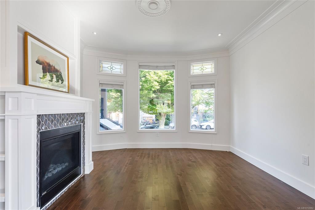 Third View of 658 Pine St, Victoria, BC, V9A 2Z8
