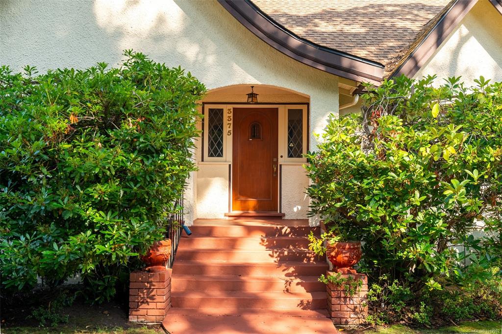 Third View of 3375 Weald Rd, Oak Bay, BC, V8R 6E4