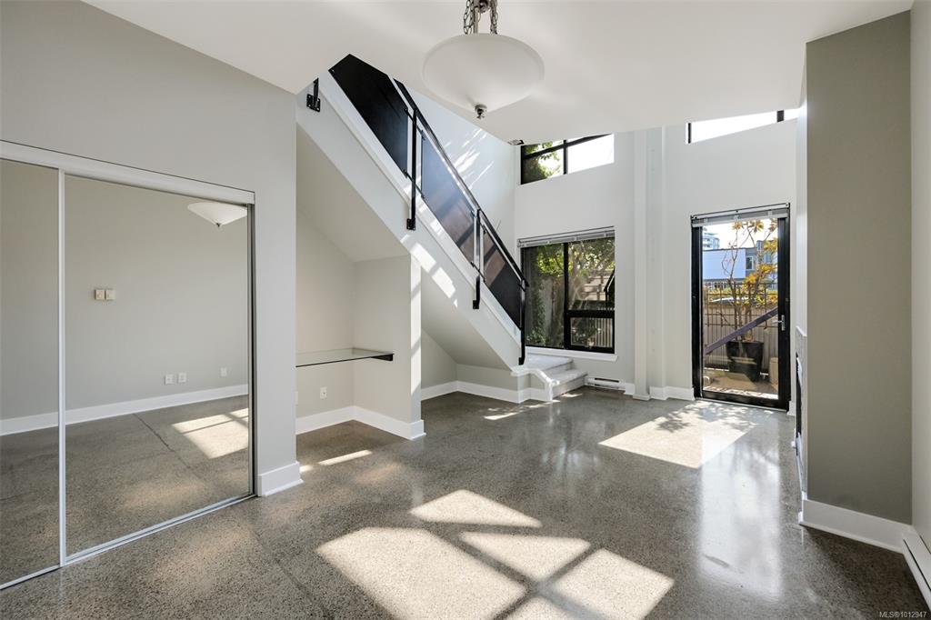 Fourth View of 400 Sitkum Rd, Victoria, BC, V9A 3K9