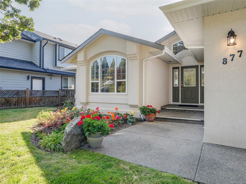 Fourth View of 877 Beckwith Ave, Saanich, BC, V8X 3S2