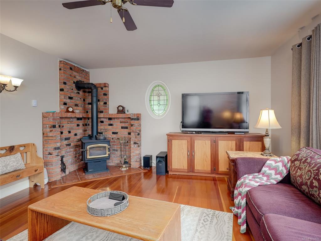 Third View of 576 Obed Ave, Saanich, BC, V9A 1K5