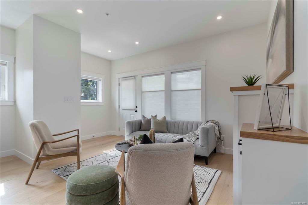 Third View of 633 Belton Ave, Victoria, BC, V9A 2Z5