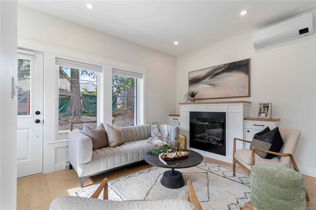 Fifth View of 633 Belton Ave, Victoria, BC, V9A 2Z5